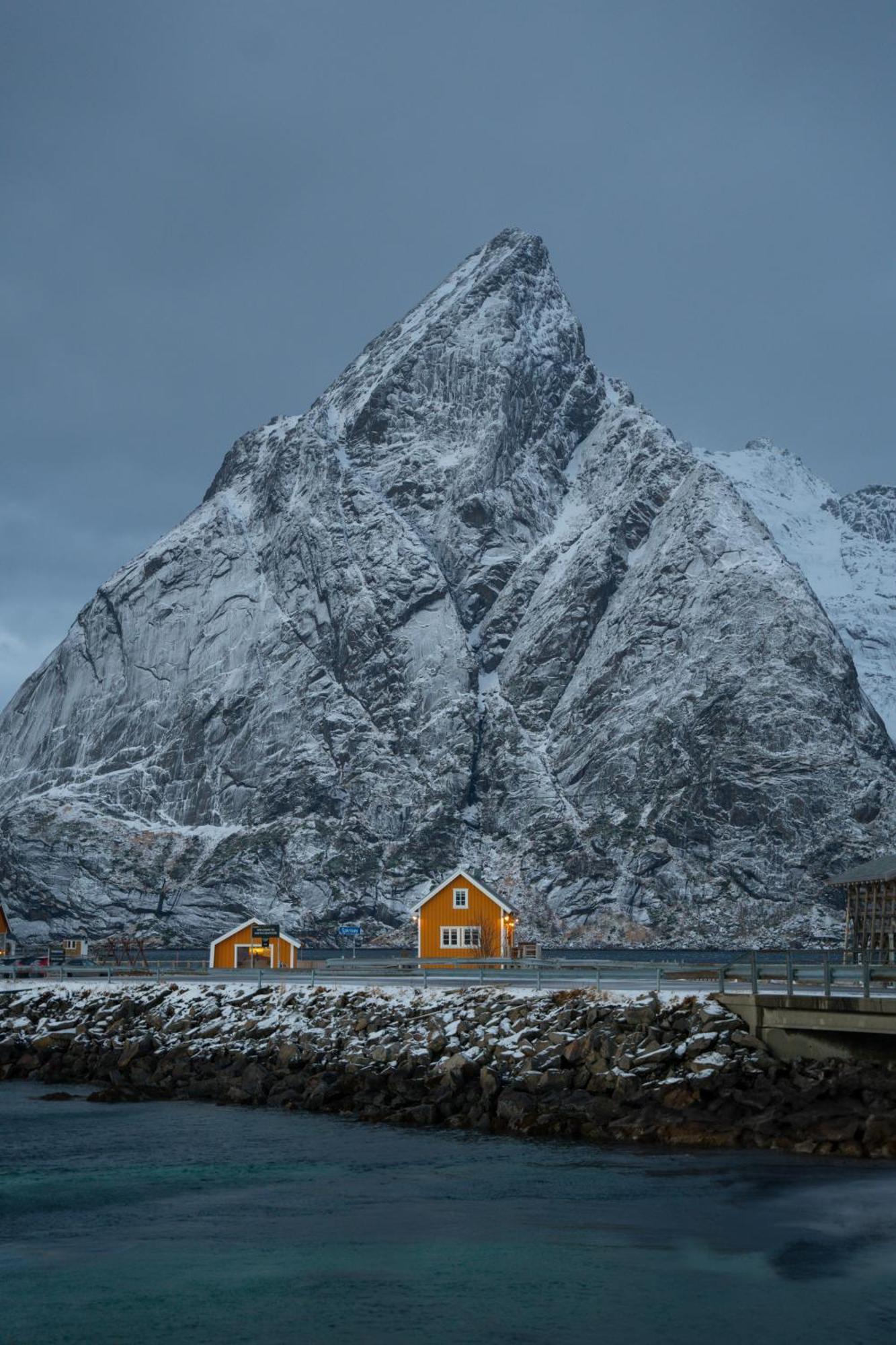 The Famous Yellow House Reine Exterior foto