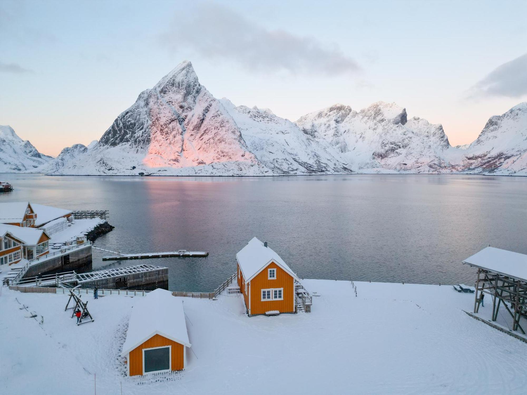 The Famous Yellow House Reine Exterior foto