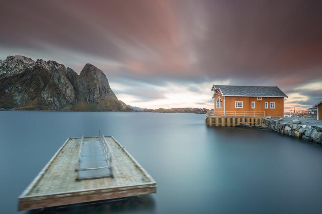 The Famous Yellow House Reine Exterior foto