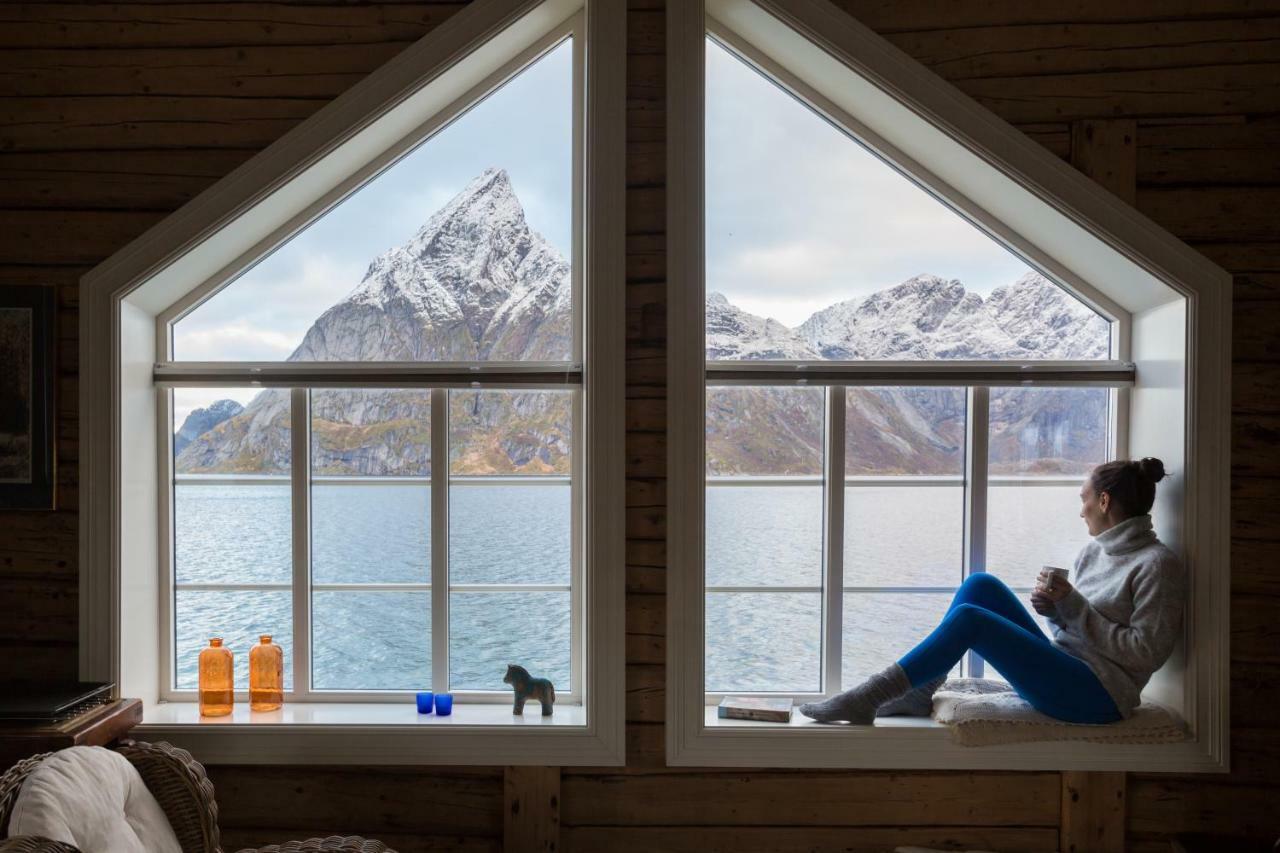 The Famous Yellow House Reine Exterior foto